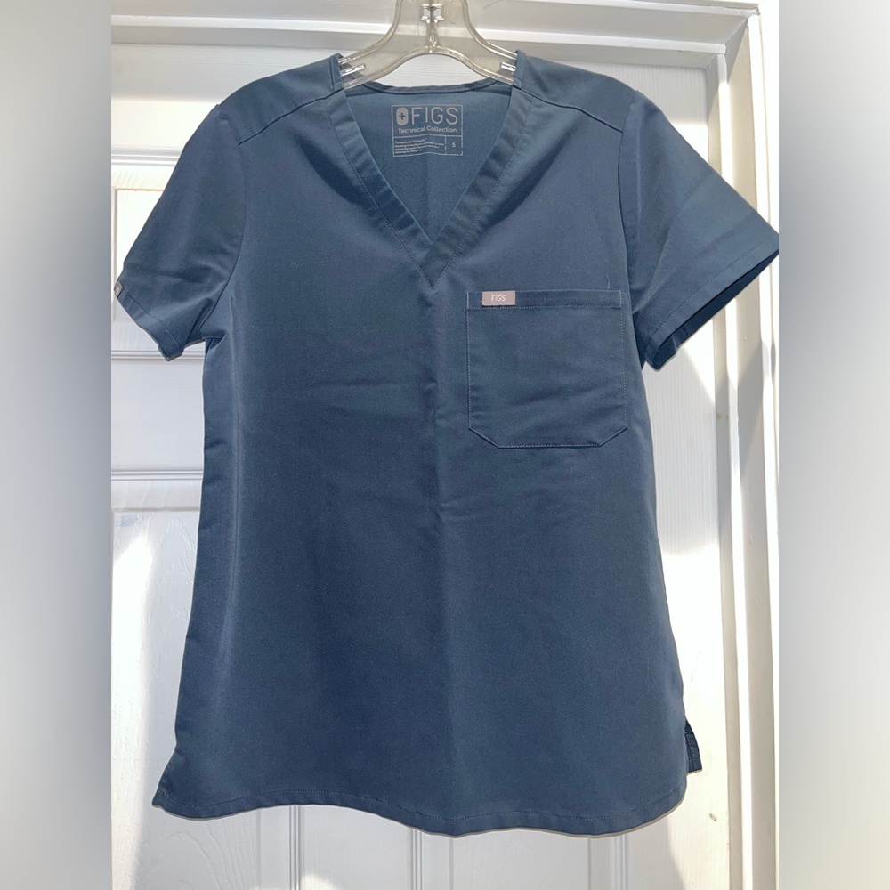 Figs Technical Collection Catarina one pocket Scrub Top Dark Harbor small